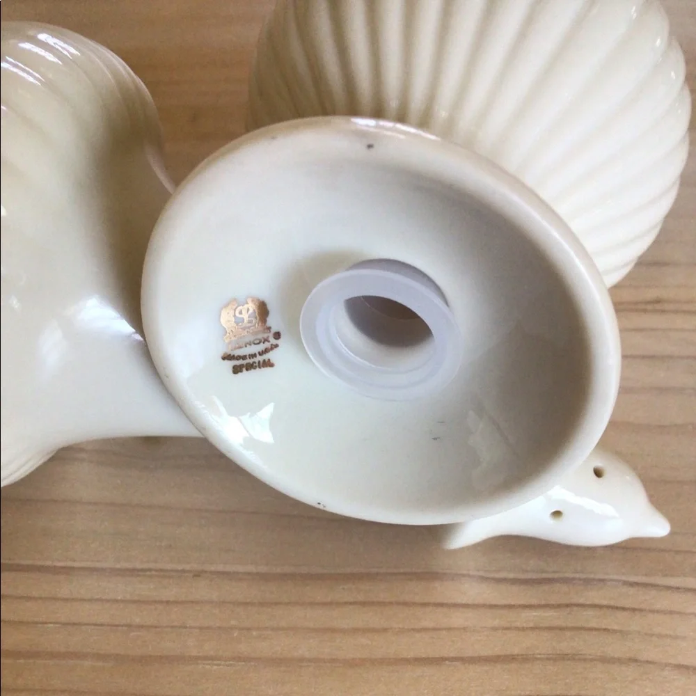 Lenox Salt and Pepper Shakers Essex Tall Ivory Cream Solid Neutral Classic